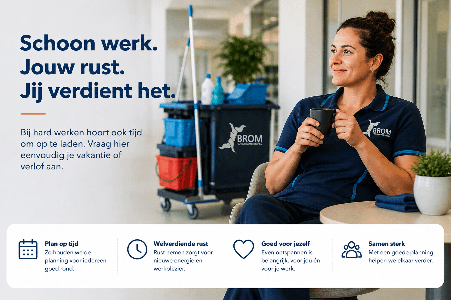 Schoonmaakmedewerker van Brom Schoonmaakbedrijf tijdens een rustmoment naast een schoonmaakkar met Brom-logo.